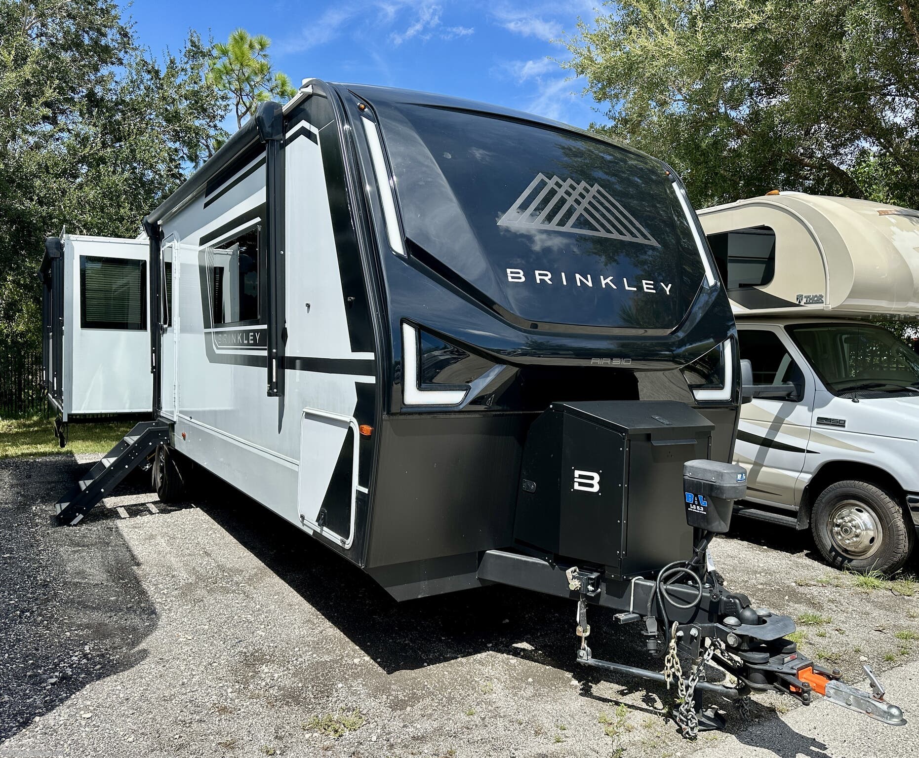 Used 2025  Brinkley RV Model Z AIR 310 by Brinkley RV from Glades RV in Fort Myers, FL