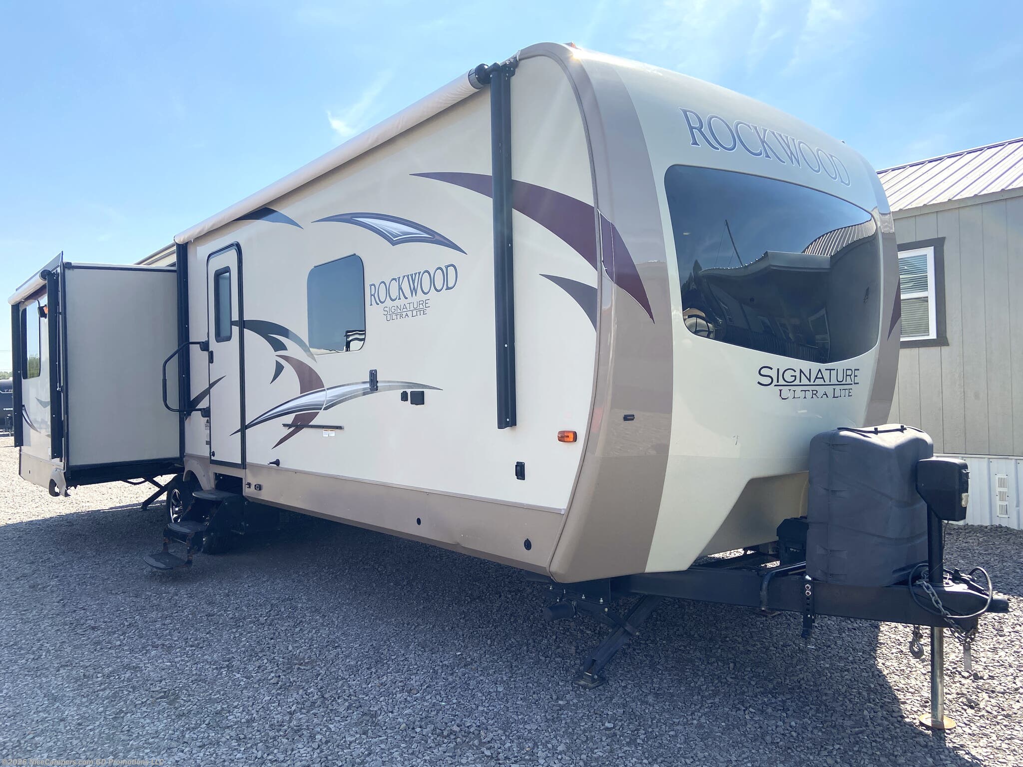 Used 2017 Forest River Rockwood Signature Ultra Lite 8329SS available in Russellville, Arkansas