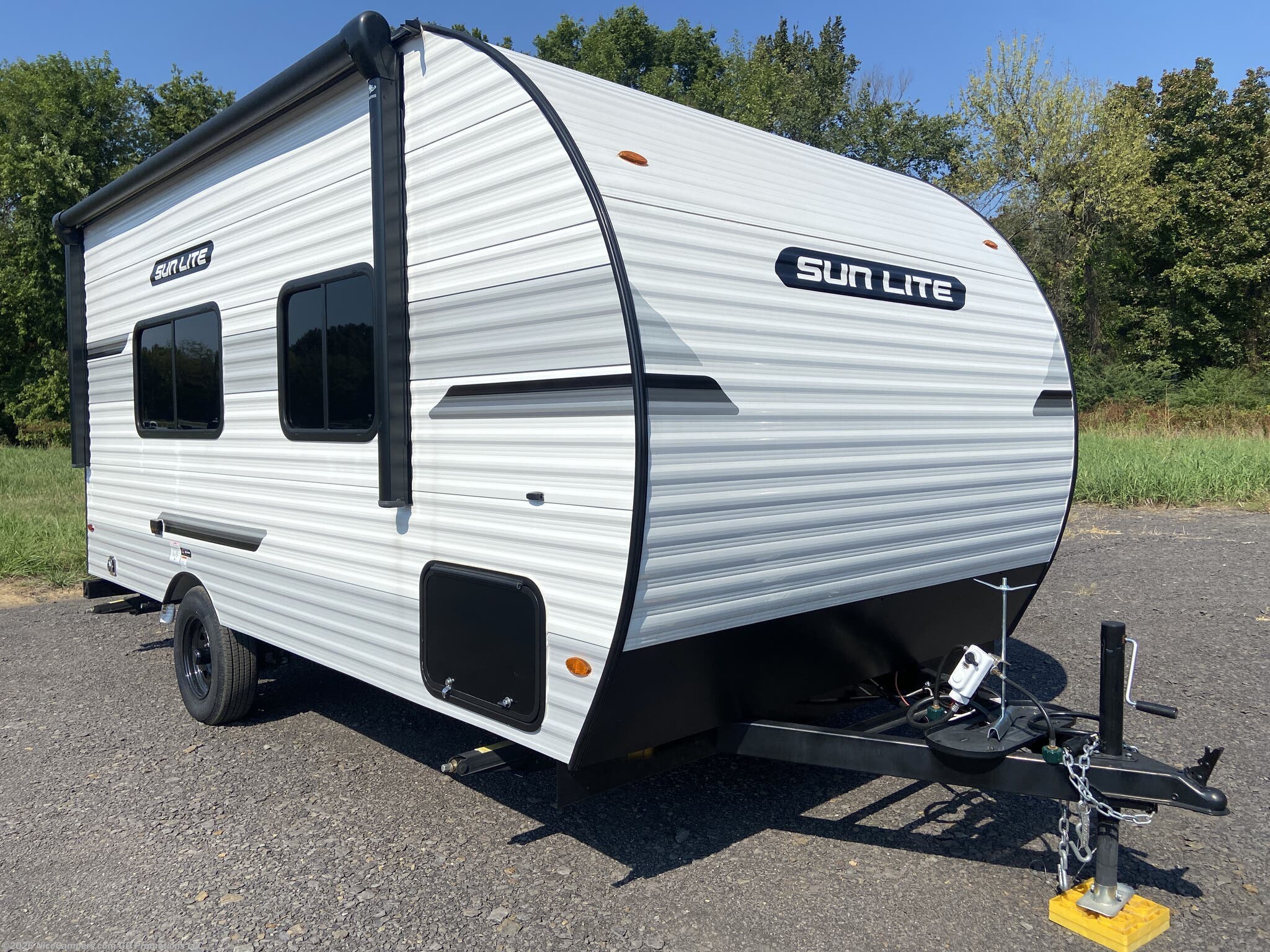 New 2026  Sunset Park RV Sun Lite 18RD by Sunset Park RV from NiceCampers.com in Russellville, AR