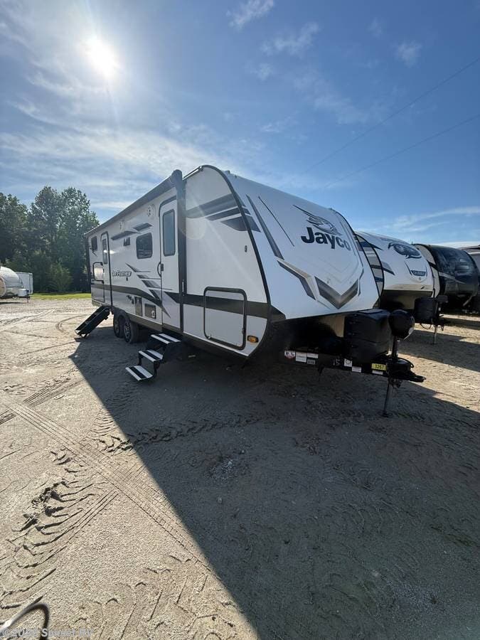 Used 2022 Jayco Jay Feather 24BH available in Sunset Beach, North Carolina