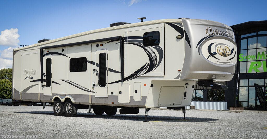 Used 2019  Palomino Columbus 386FK by Palomino from Show Me RV in Clinton, MO