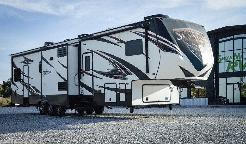 Used 2016  Prime Time Spartan 1245 by Prime Time from Show Me RV in Clinton, MO