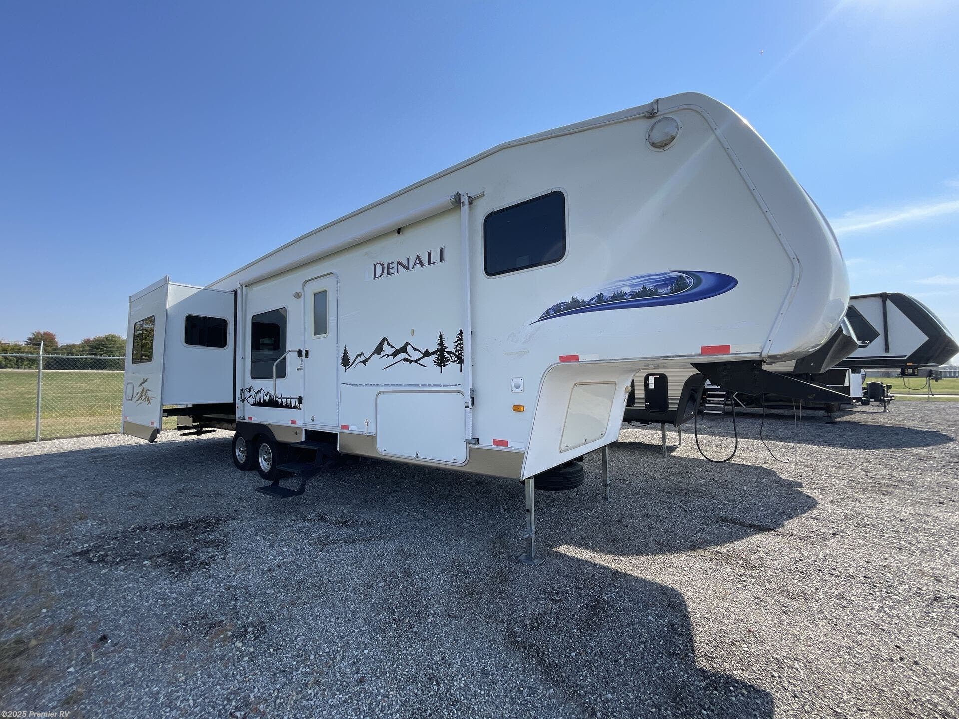 Used 2007 Dutchmen Denali 31RGBS available in Blue Grass, Iowa