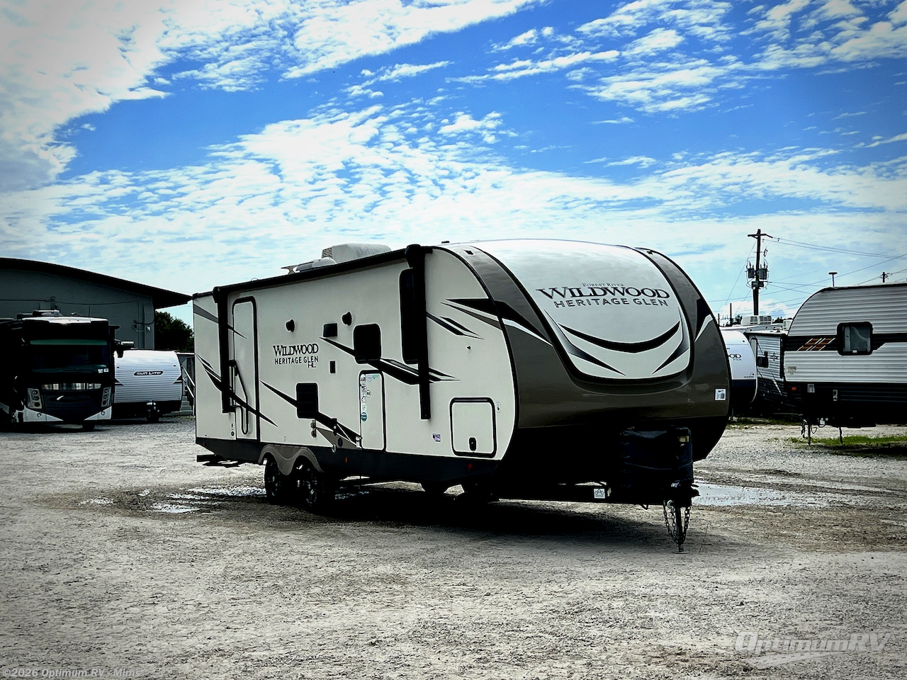 Used 2022 Forest River Wildwood Heritage Glen Hyper-Lyte 25RBHL available in Mims, Florida