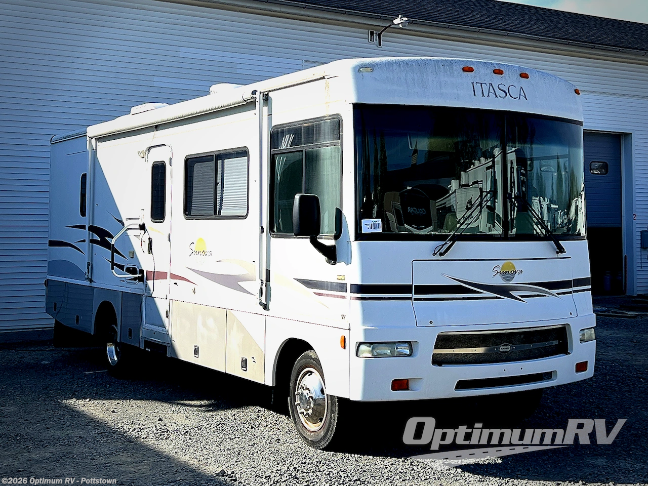 Used 2005 Itasca Sunova 29R available in Pottstown, Pennsylvania