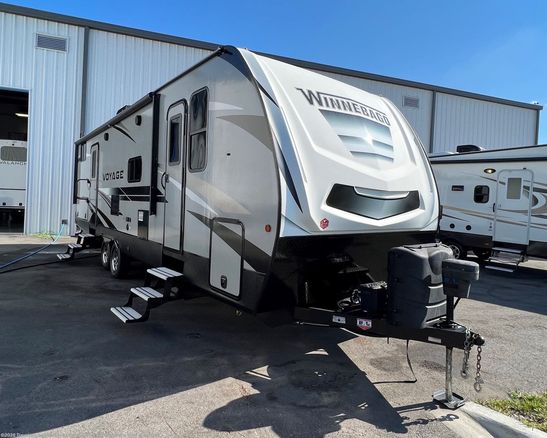 Used 2020  Winnebago Voyage 3033BH by Winnebago from Travelcamp of Melbourne in Melbourne, FL