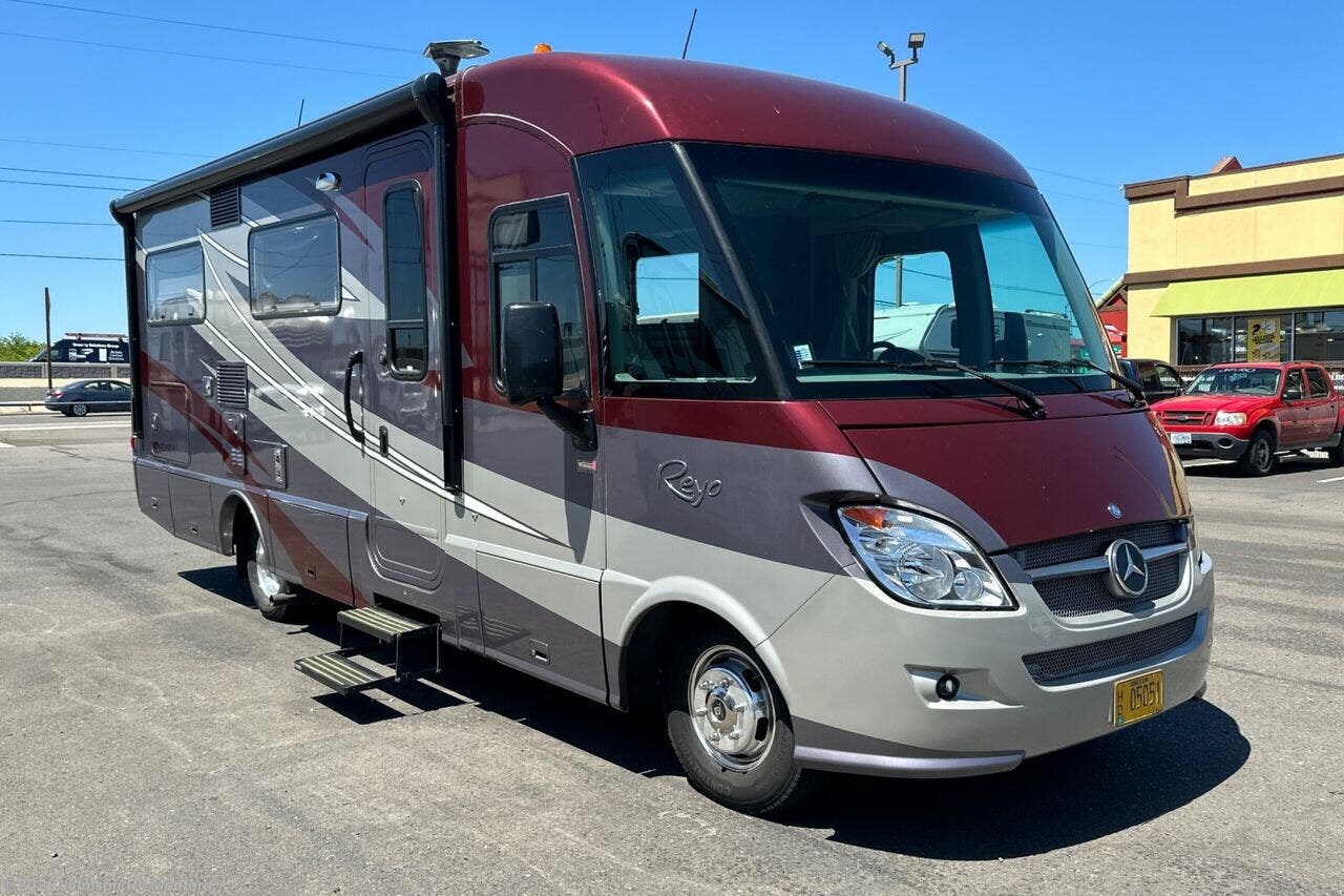 Used 2014 Itasca Reyo 25P available in Medford, Oregon