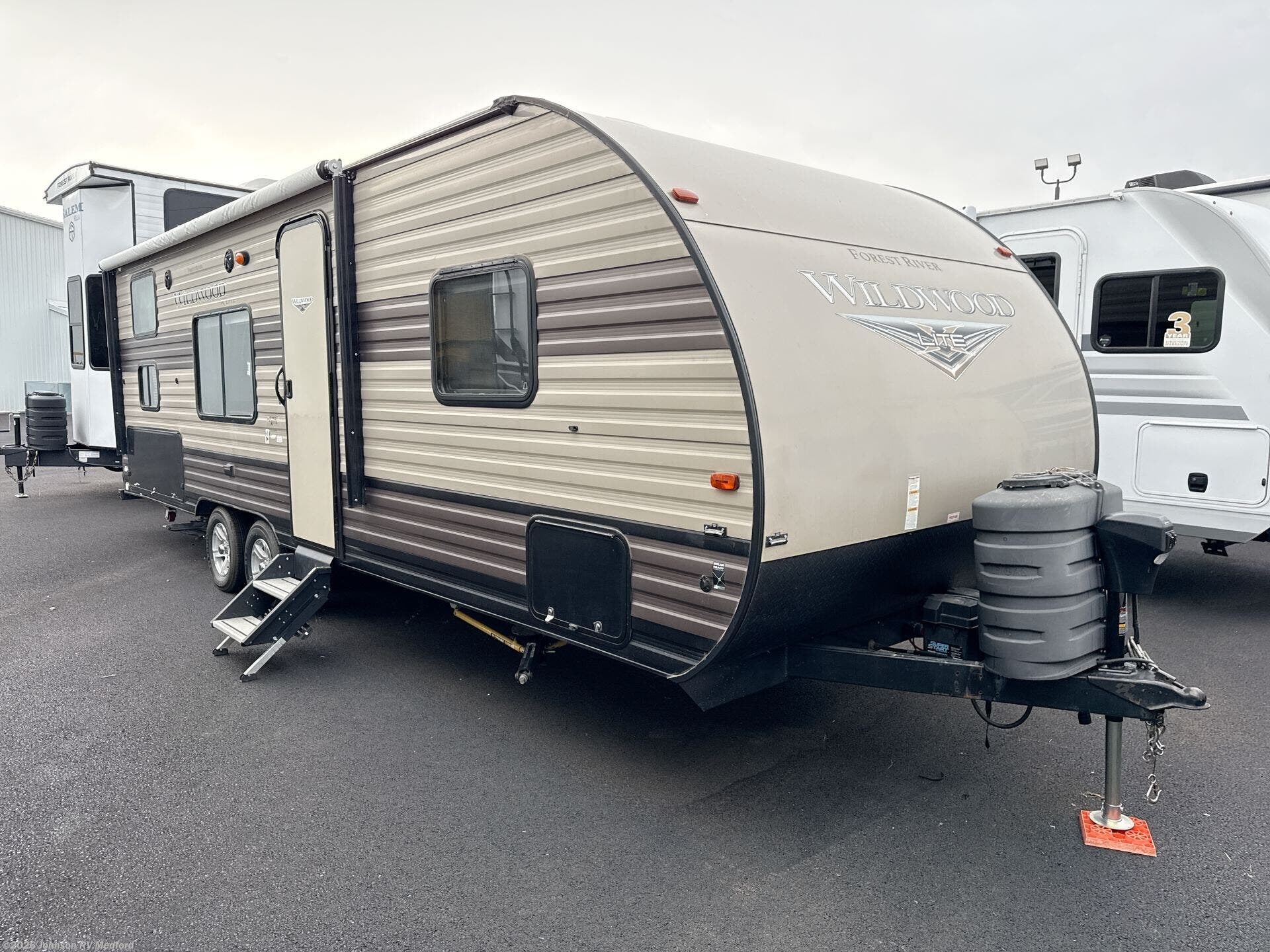 Used 2020  Forest River Wildwood 261BHXL by Forest River from Johnson RV Medford in Medford, OR