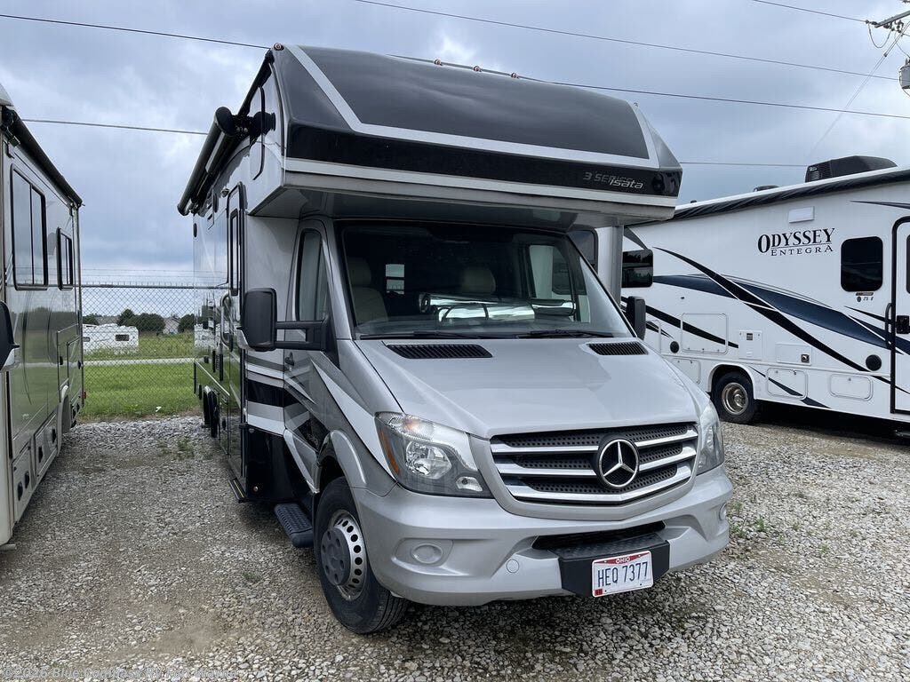 Used 2018 Dynamax Corp  isata 3 24FW available in Columbia City, Indiana