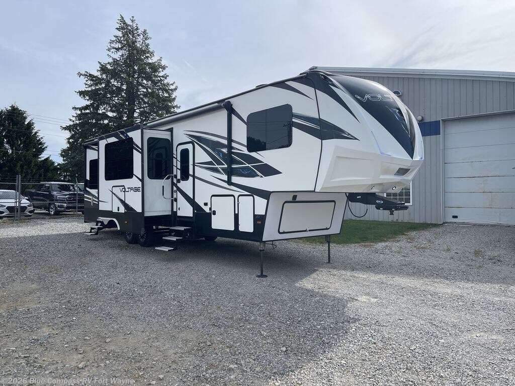 Used 2018 Dutchmen Voltage V-Series 3605 available in Columbia City, Indiana