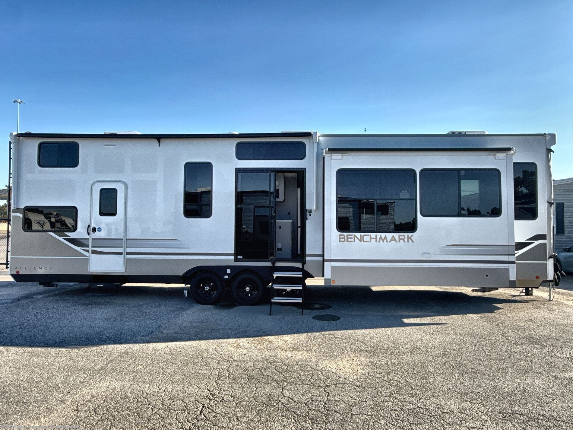 New 2026 Alliance RV Benchmark 42LFT available in Vidor, Texas