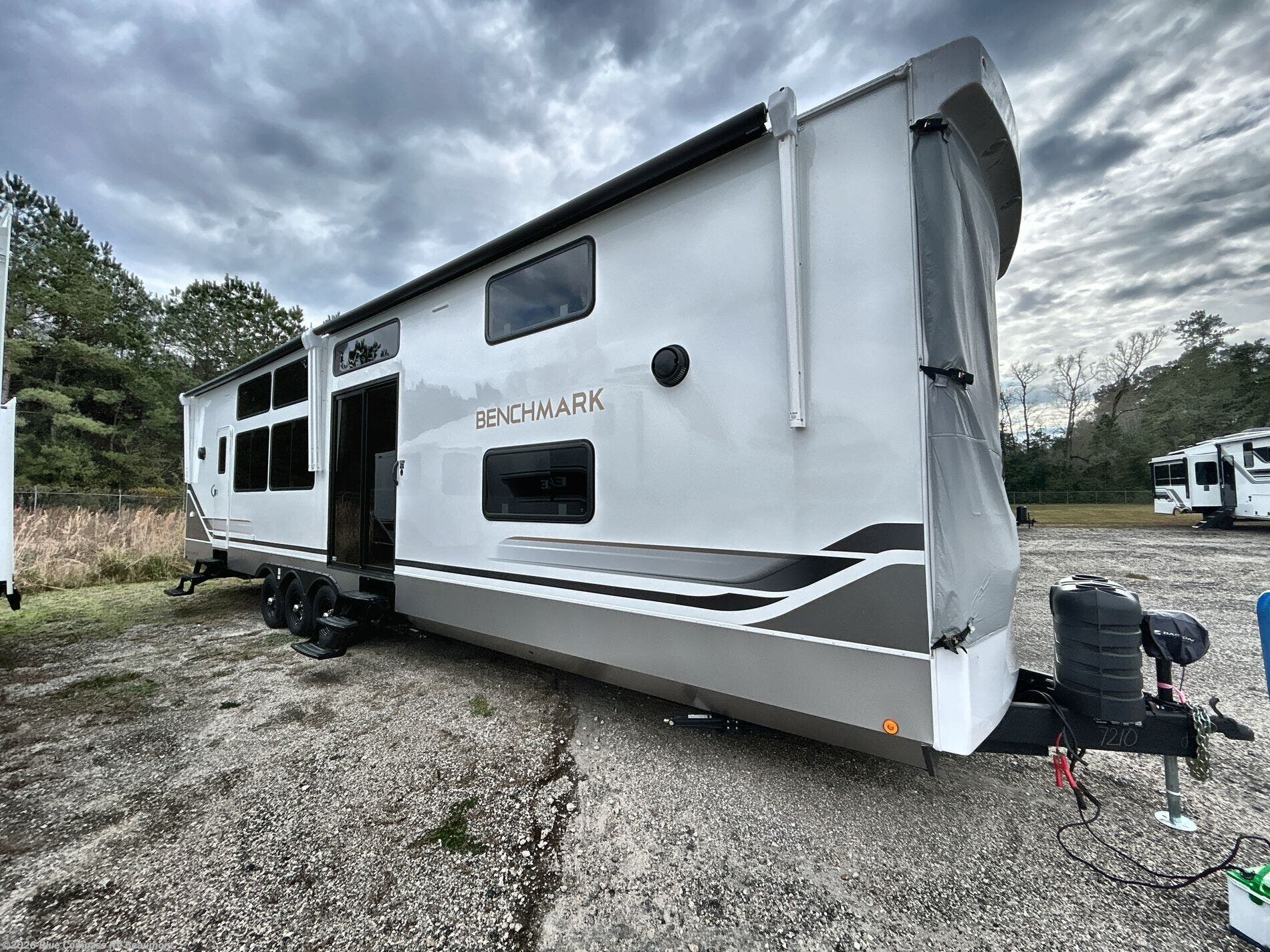 New 2026 Alliance RV Benchmark 44LFT available in Vidor, Texas