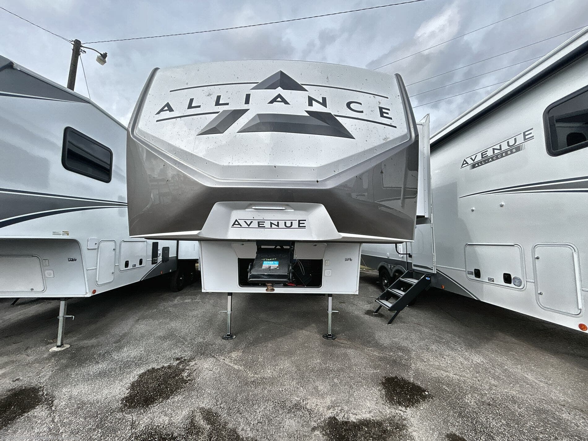 New 2026 Alliance RV Avenue 32RLS available in Vidor, Texas