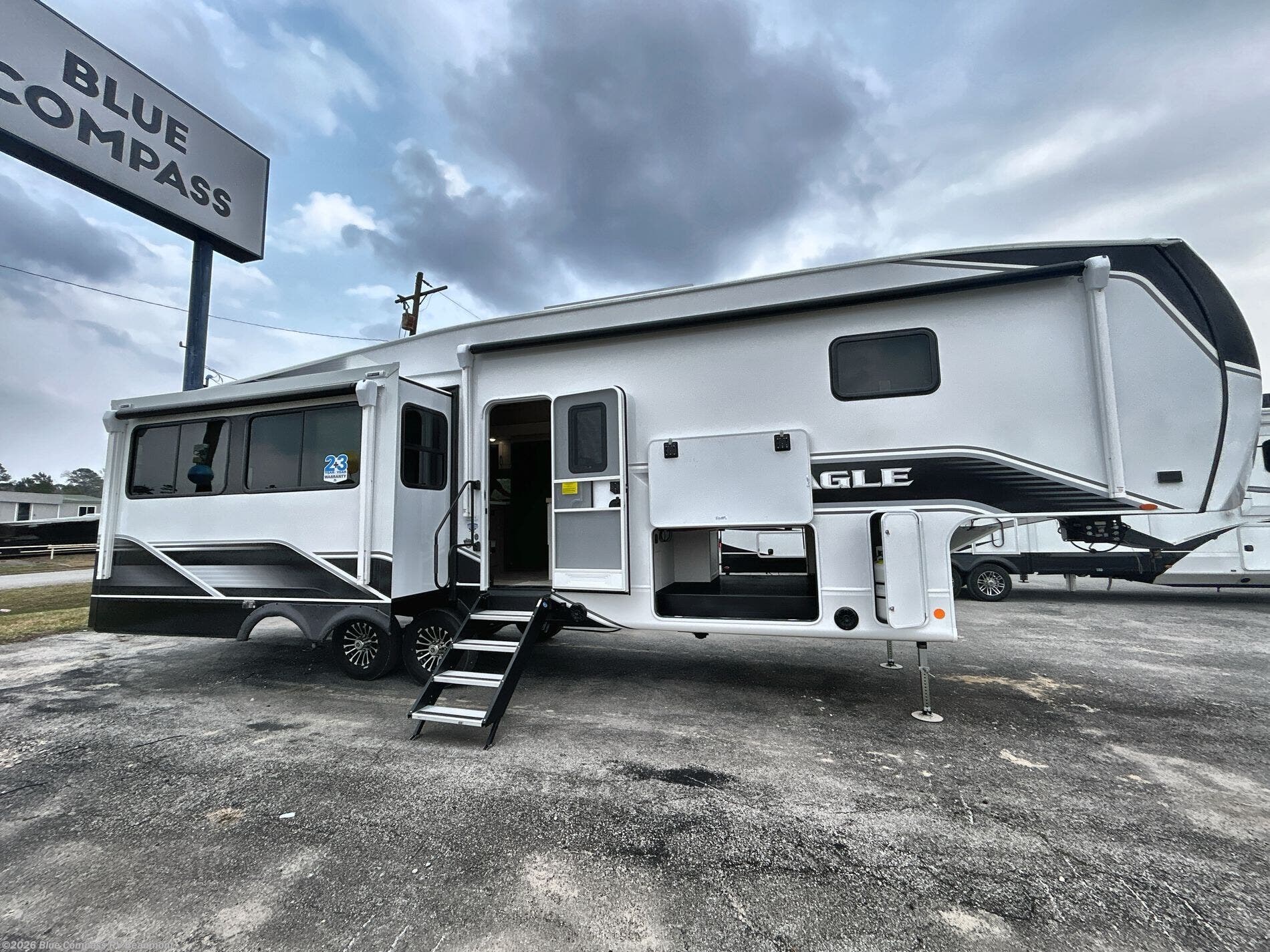 New 2026 Jayco Eagle 321RSTS available in Vidor, Texas