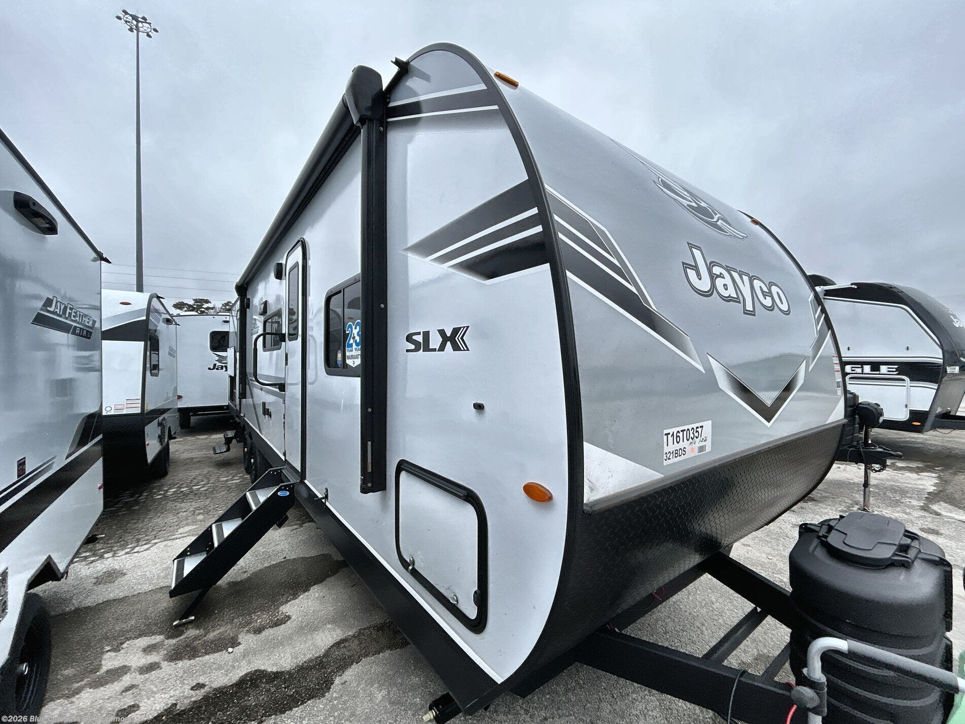 New 2026 Jayco Jay Flight SLX 321BDS available in Vidor, Texas