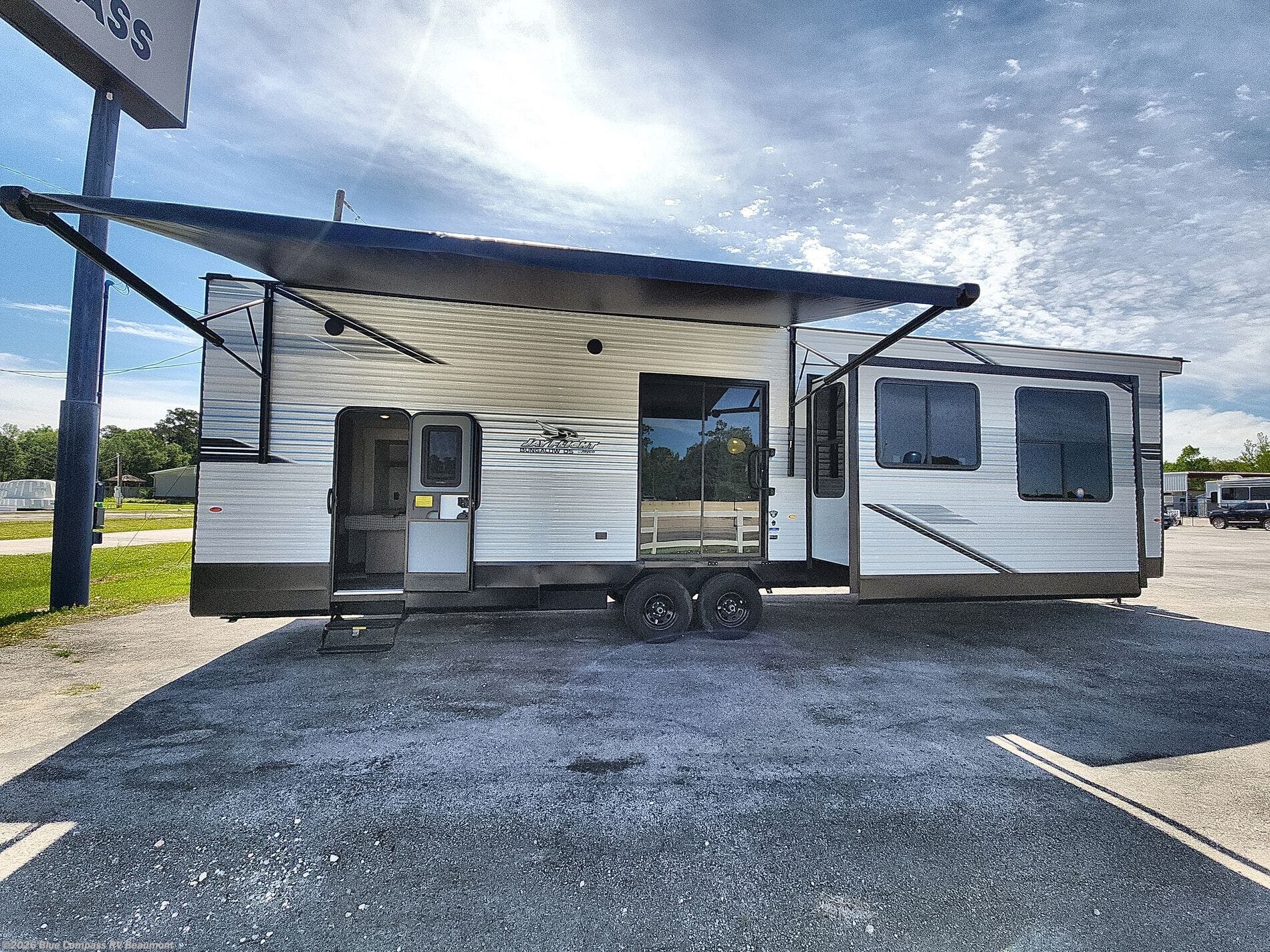 New 2026 Jayco Jay Flight Bungalow 404LOFT DS available in Vidor, Texas