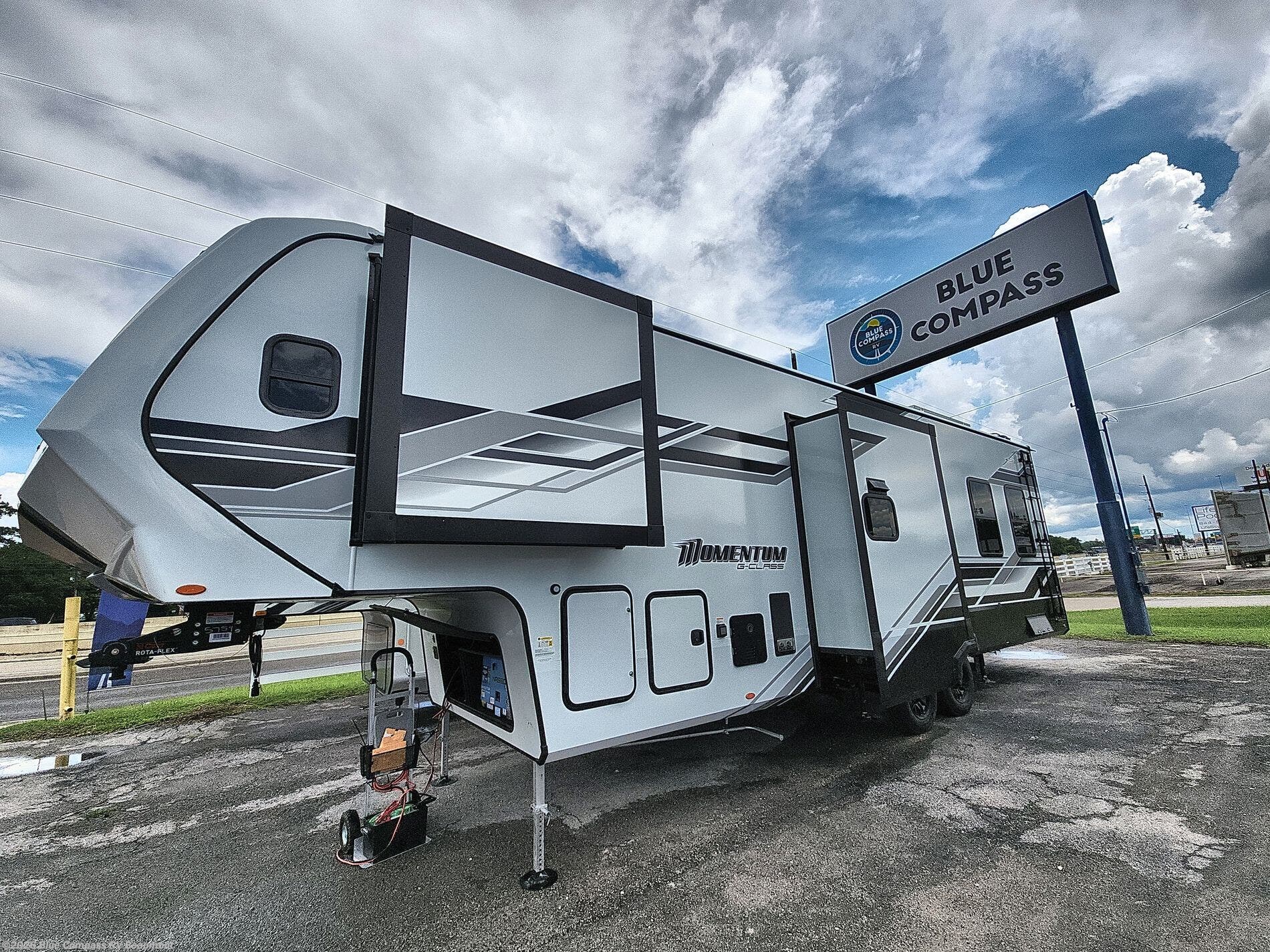 New 2026 Grand Design Momentum G-Class 320G available in Vidor, Texas