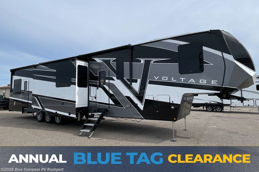 New 2025 Dutchmen Voltage 4225 available in Rockport, Texas