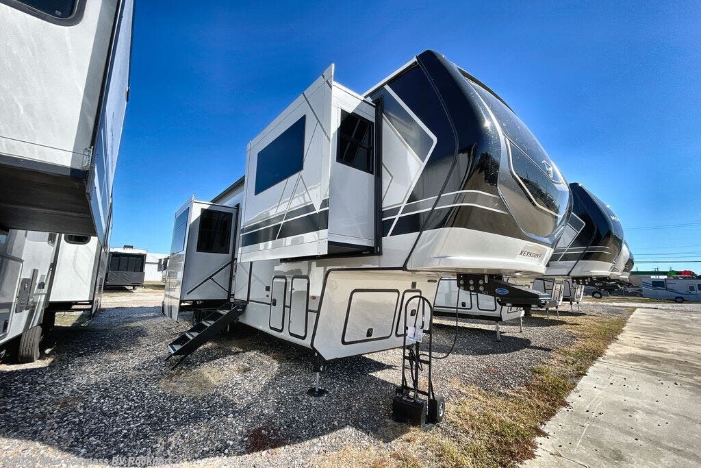 New 2026 Keystone Montana 3761FL available in Rockport, Texas