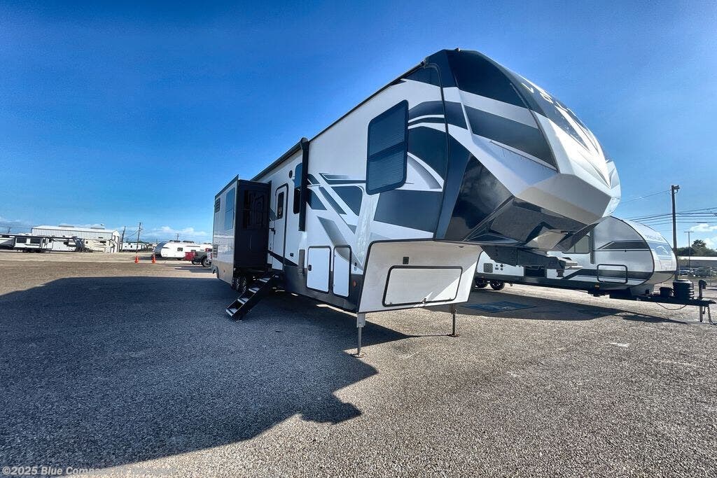 Used 2022 Dutchmen Voltage 4225 available in Rockport, Texas