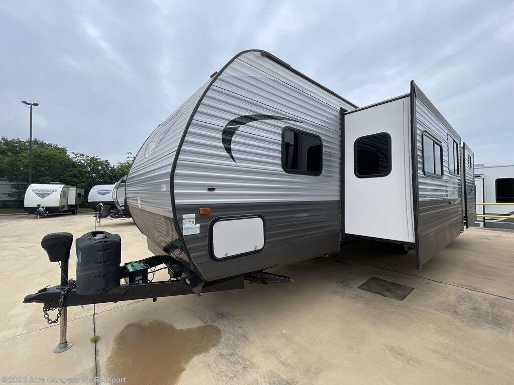 Used 2017 CrossRoads Zinger Z1 Series ZR328SB available in Rockport, Texas