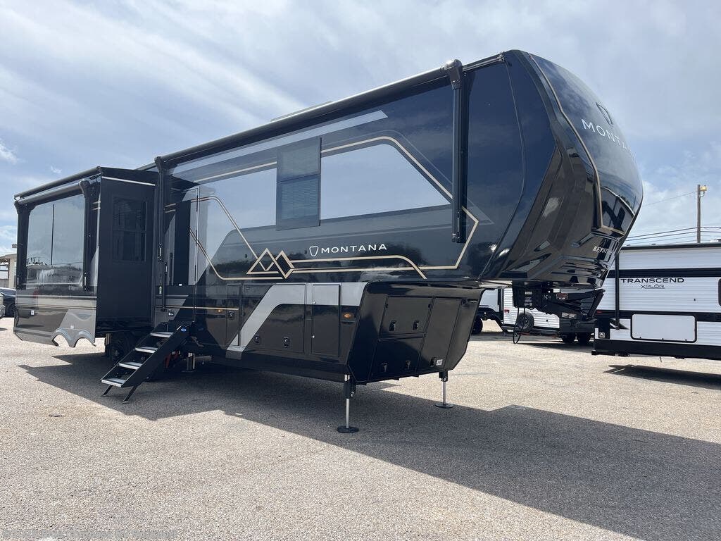 New 2027 Keystone Montana 3100RL available in Rockport, Texas