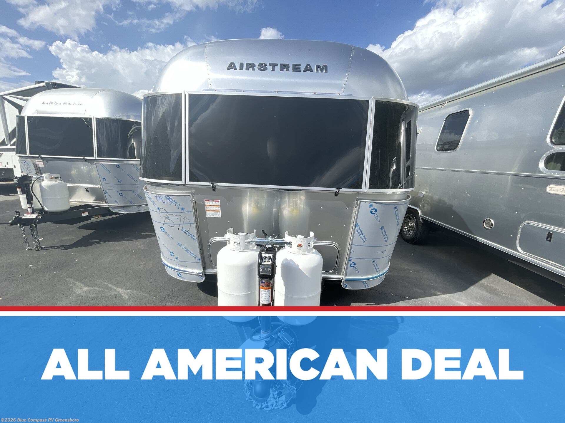 New 2026 Airstream Globetrotter 27FB Twin available in Colfax, North Carolina