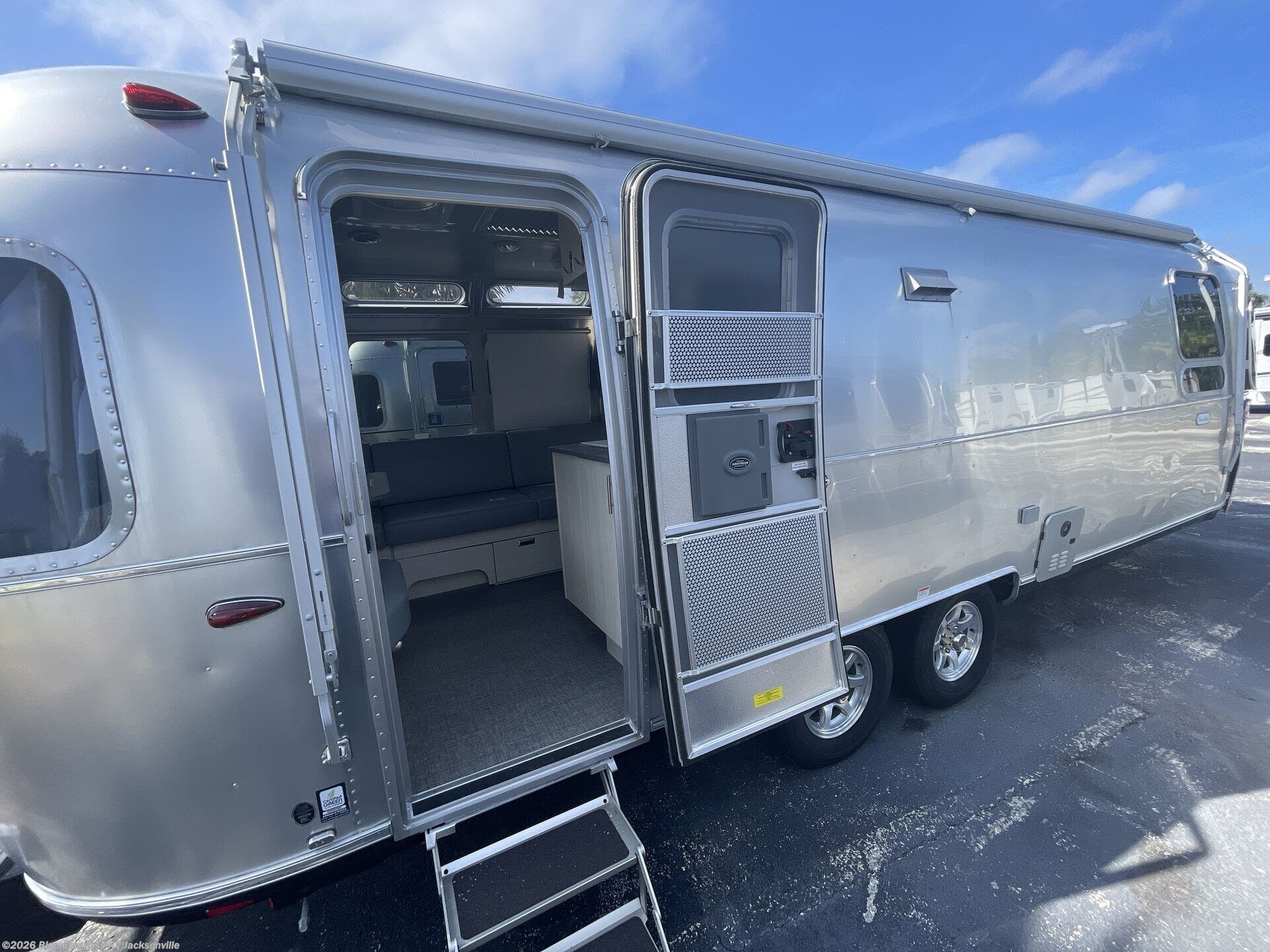 New 2025 Airstream Flying Cloud 27FB available in Jacksonville, Florida