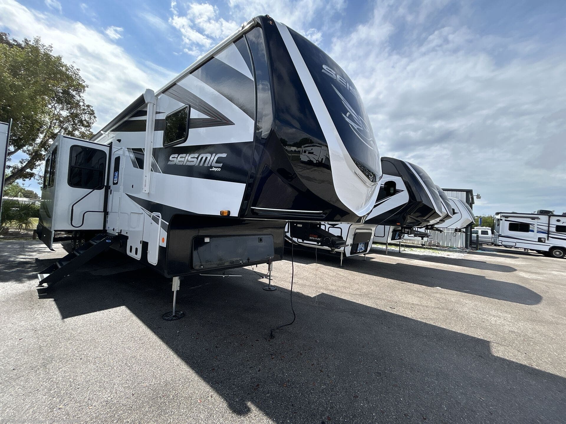 New 2026 Jayco Seismic 395 available in Jacksonville, Florida