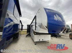 New 2024 CrossRoads Redwood 4001LK available in Corsicana, Texas