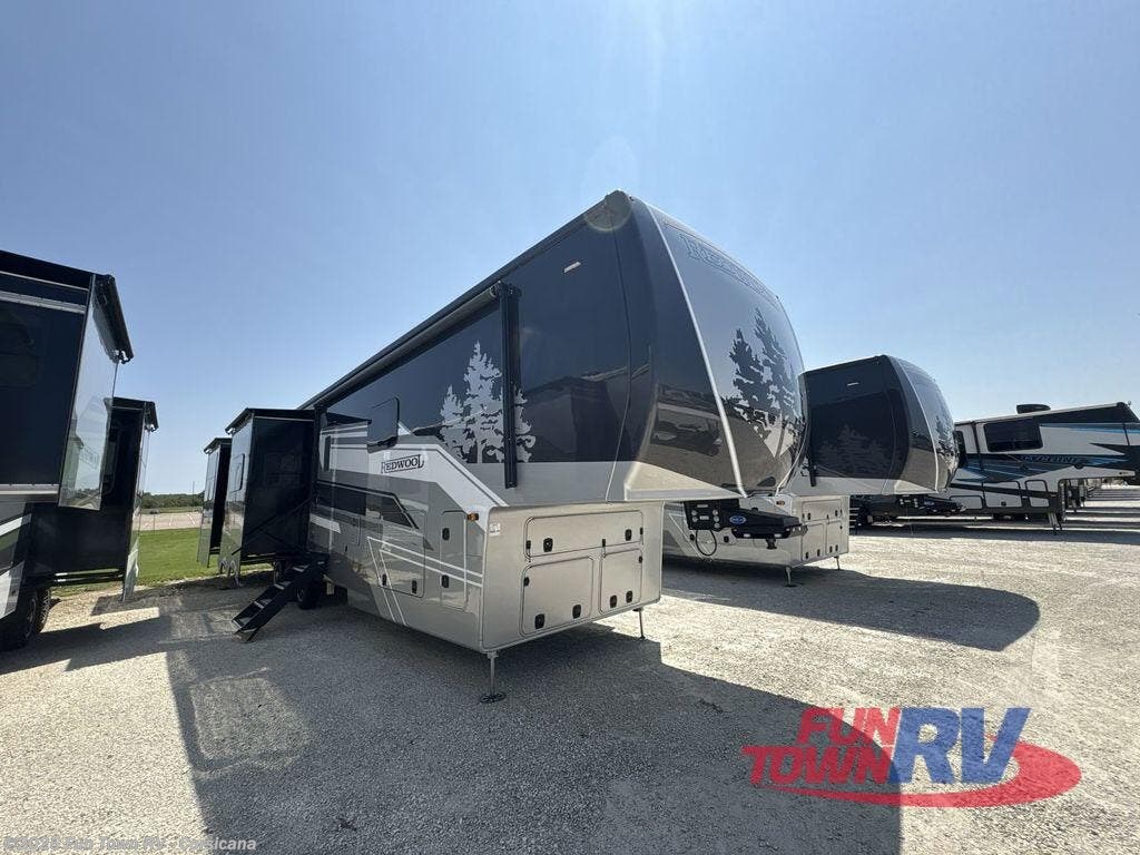 New 2025 Redwood RV Redwood 415RD available in Corsicana, Texas