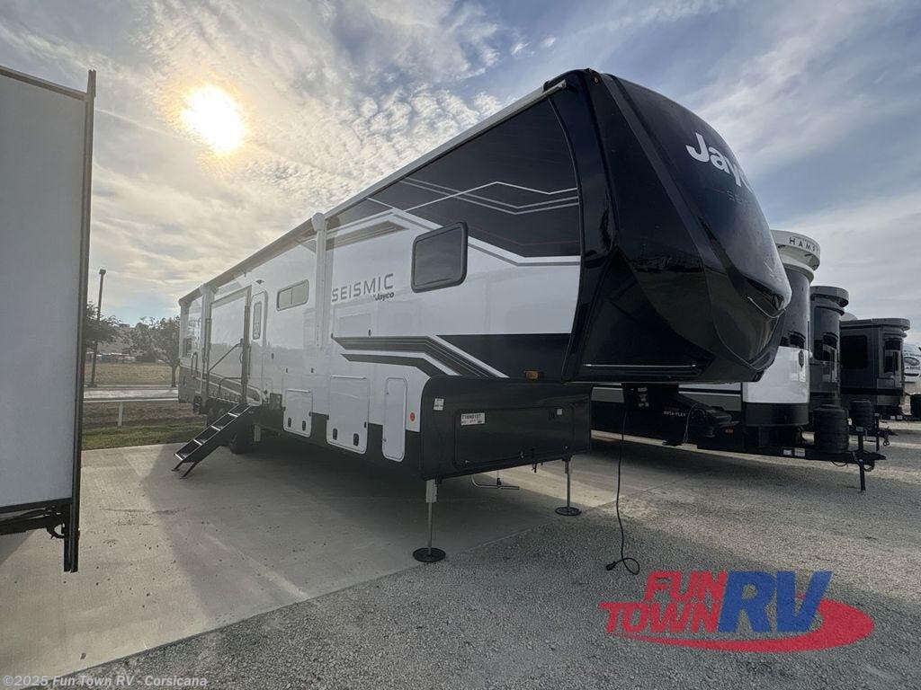 New 2026 Jayco Seismic 413 available in Corsicana, Texas