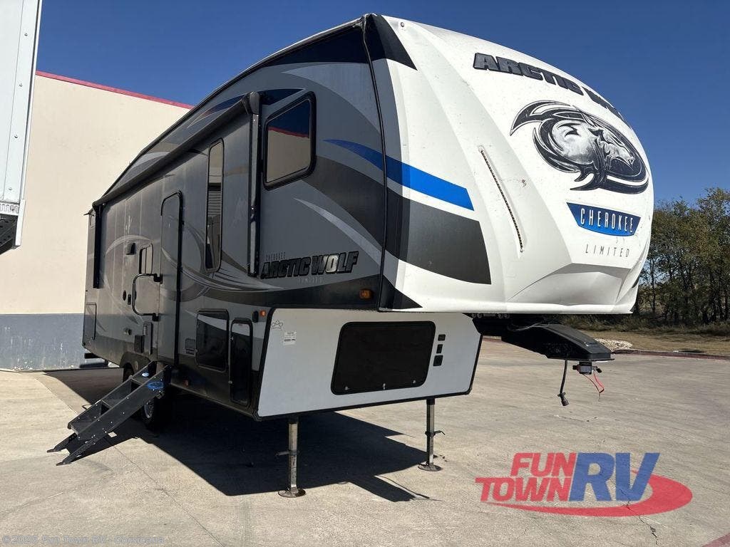 Used 2019 Forest River Cherokee Arctic Wolf 265DBH8 available in Corsicana, Texas