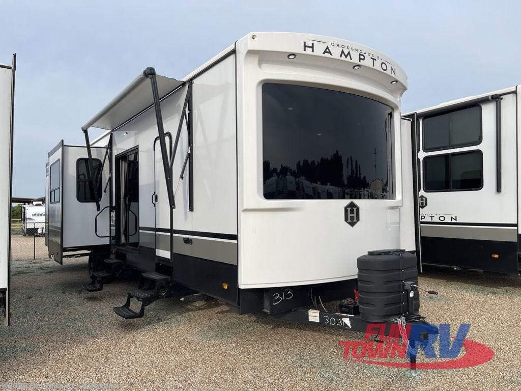New 2025 CrossRoads Hampton 380RKS available in Corsicana, Texas