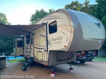 Used 2018 Forest River Flagstaff Classic Super Lite 8529RLWS available in Kingston Springs, Tennessee
