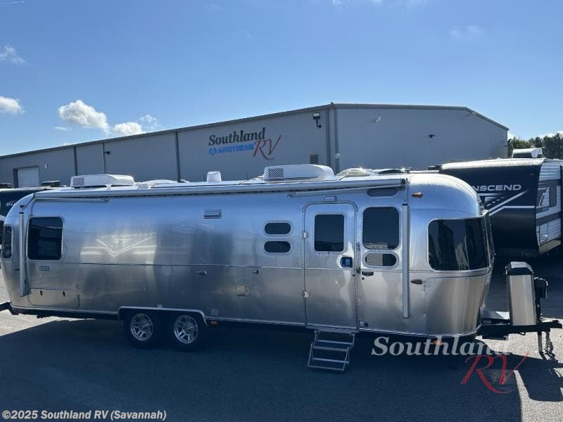 New 2025 Airstream Classic 30RB Twin available in Savannah, Georgia