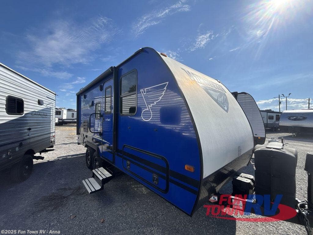 Used 2020 Winnebago Micro Minnie 2106DS available in Anna, Illinois