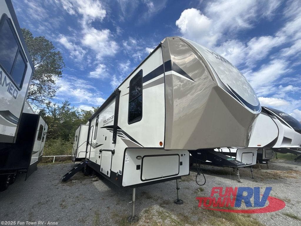 Used 2022 Forest River Wildwood Heritage Glen 370BL available in Anna, Illinois