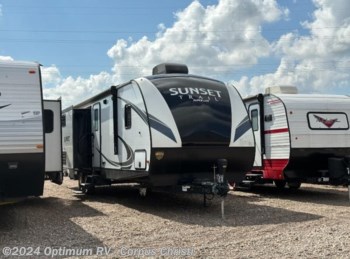 Used 2019 CrossRoads Sunset Trail Super Lite SS331BH available in Robstown, Texas
