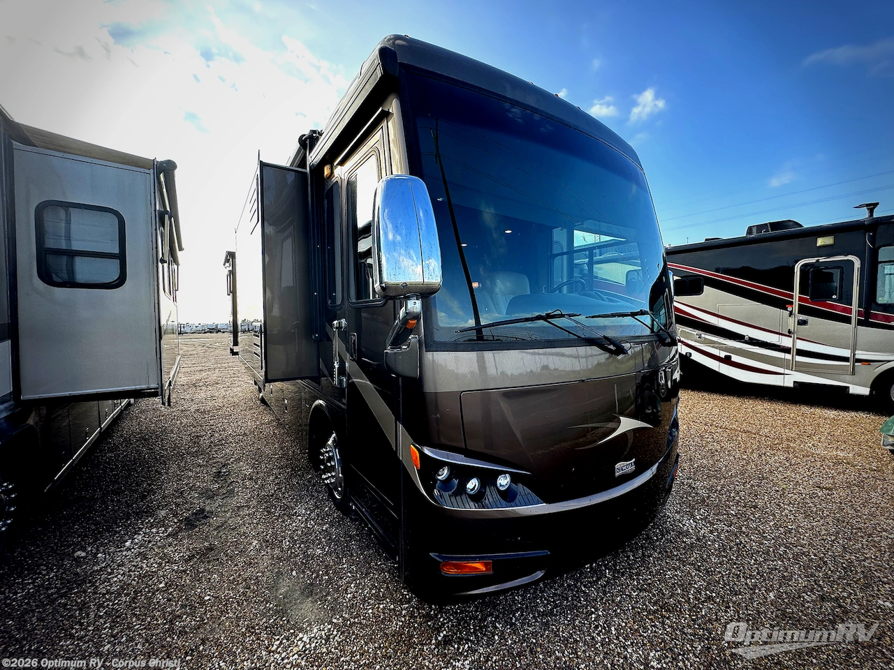Used 2011 Newmar Ventana 3433 available in Robstown, Texas
