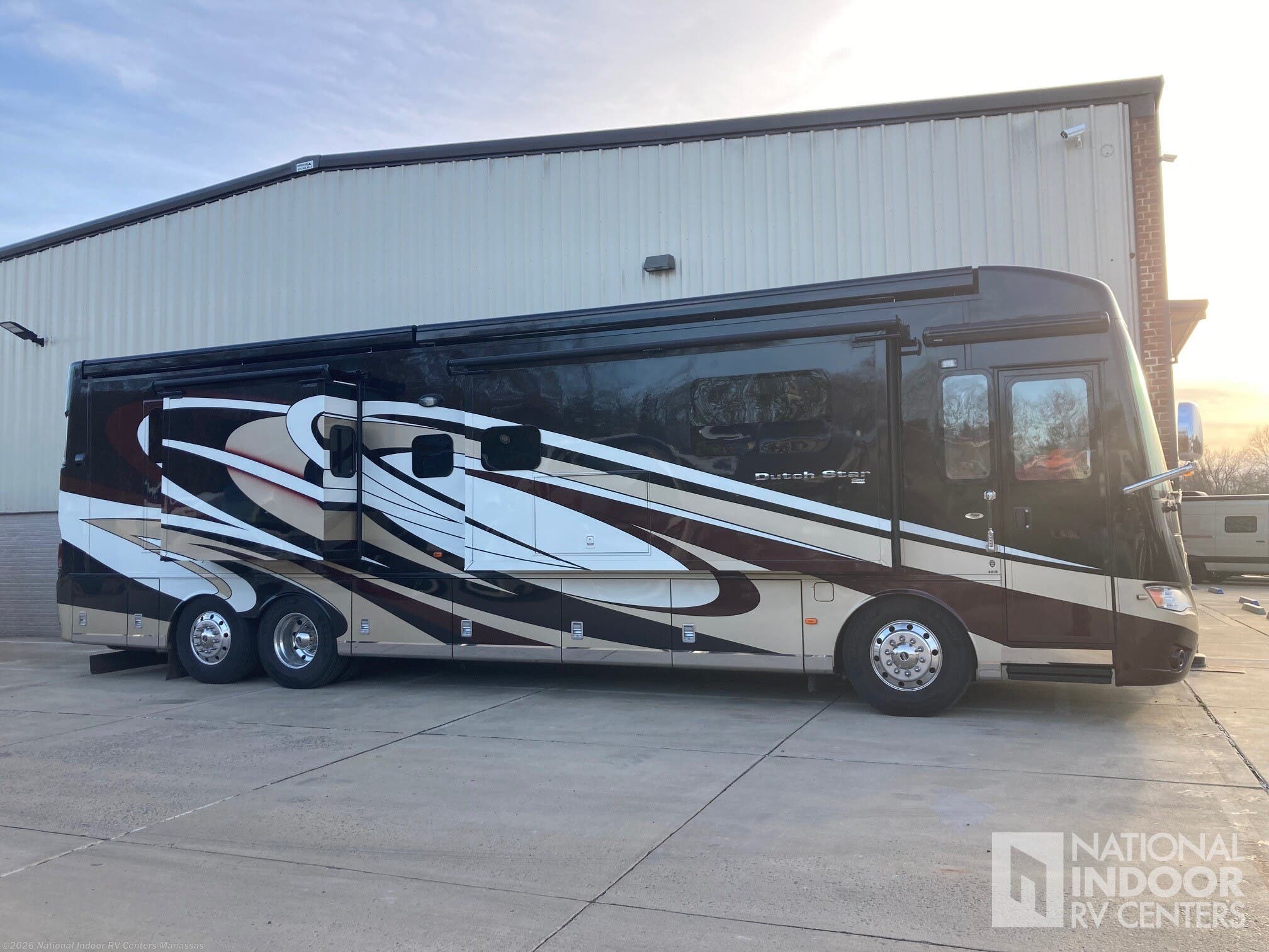 Used 2017  Newmar Dutch Star 4018 by Newmar from National Indoor RV Centers in Manassas, VA