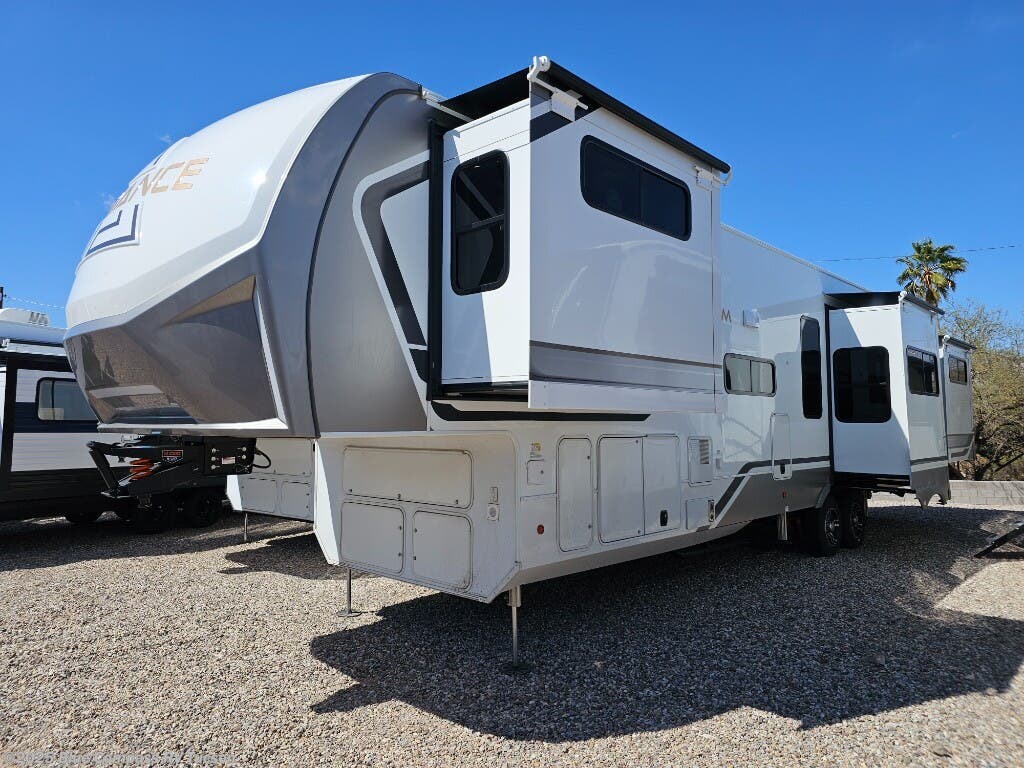 New 2025 Alliance RV Paradigm 395DS available in Tucson, Arizona