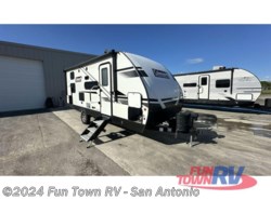 Used 2022 Coleman  Light 1905BH available in Cibolo, Texas