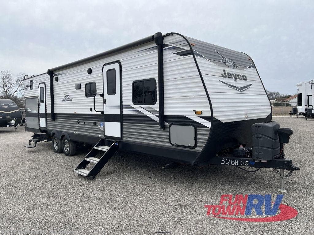 Used 2022 Jayco Jay Flight 32BHDS available in Cibolo, Texas