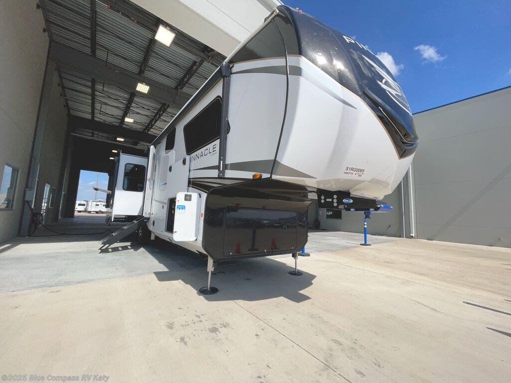New 2025 Jayco Pinnacle 38KPTS available in Katy, Texas