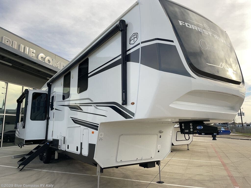 Used 2025 Palomino Columbus 384RKH available in Katy, Texas