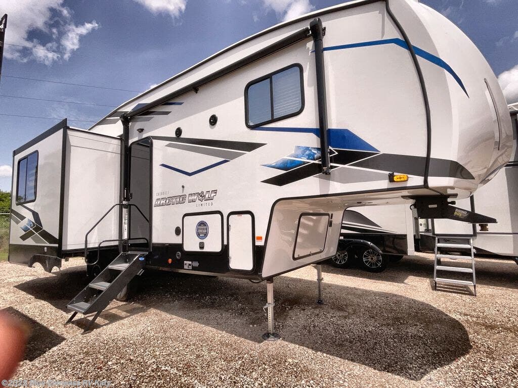 Used 2024 Forest River Cherokee Arctic Wolf Cherokee Artic Wolf 27sgs available in Katy, Texas