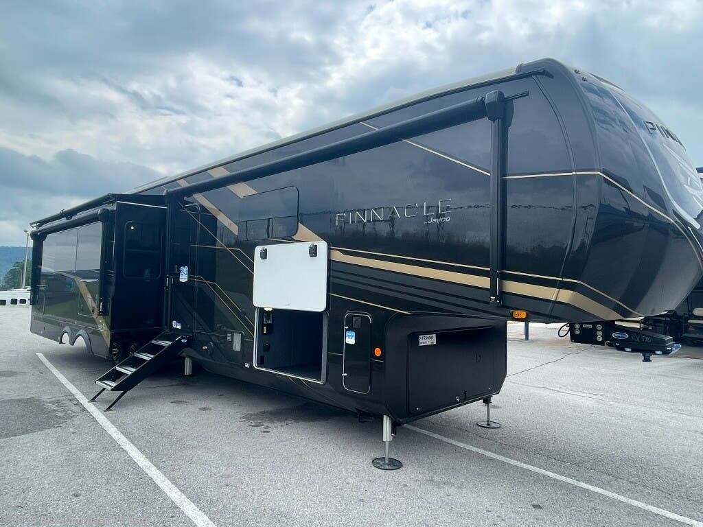 New 2025 Jayco Pinnacle 38FBRK available in Katy, Texas