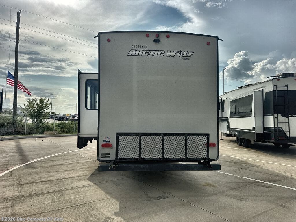 Used 2022 Forest River Cherokee Arctic Wolf 287BH available in Katy, Texas