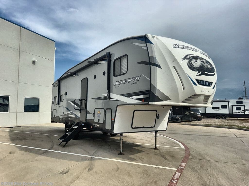 Used 2022 Forest River Cherokee Arctic Wolf 287BH available in Katy, Texas